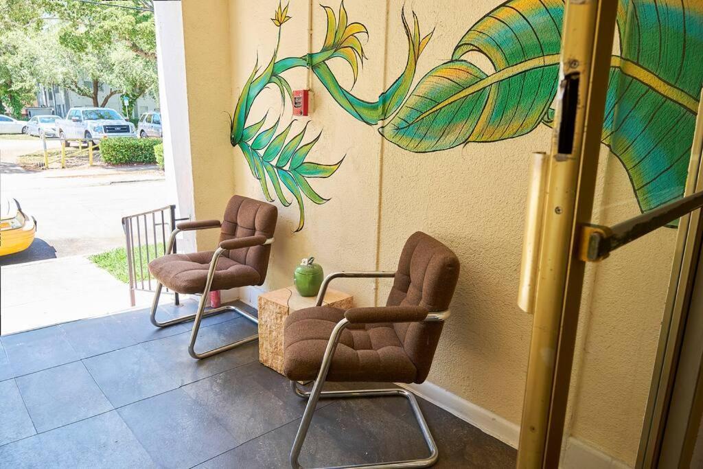 Migue's Tiny Alcove Apartment Miami